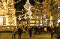 Търговските улици във Виена грейнаха в очакване на Коледа