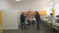 Защо 30 души гласуваха с придружител в бургаско село