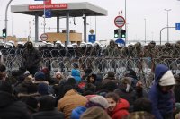 Напрегната остава ситуацията на границата между Полша и Беларус