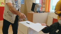 Изборният процес е спрян в една секция в Пловдив заради повреда и на двете машини