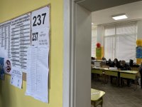 Закъснение за старта на изборния ден и проблеми с машините и в Бургас