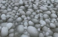 Рядко явление - езерото Манитоба в Канада замръзна (ВИДЕО)
