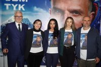 снимка 6 Кирил Петков и семейството му присъстваха на премиерата на филма за Боян Петров