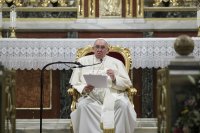 Папа Франциск призова за сближаване на православни и католици при посещението си в Гърция