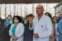 снимка 4 Лекари от "Лозенец“ протестират срещу превръщането ѝ в детска болница