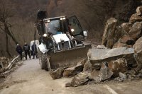 Срутване на скална маса затвори пътя София - Самоков (СНИМКИ)