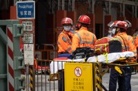 Пожар в Световния търговски център в Хонконг, над 1200 души са евакуирани (СНИМКИ)