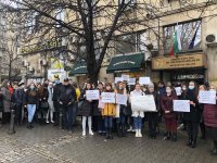 Медици и студенти излязоха на протест в защита на болница "Лозенец"