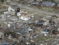 Над 80 жертви на урагани в САЩ