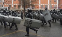 8 полицаи са загинали при сблъсъците в Казахстан
