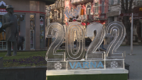 Скулптури от лед пресъздават коледния дух във Варна