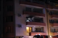 Пожар пламна в апартамент в Благоевград, жена е обгазена