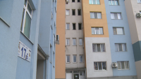 Част от жилищата в опожарения блок в Благоевград вече са годни за обитаване