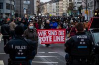 Голям протест срещу ограниченията и ваксините в Германия