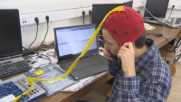 Българи разработват шлем, който чете мисли