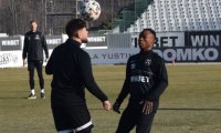 Двама футболисти пристигнаха на проби в Локомотив Пловдив