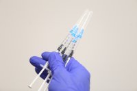 "Пфайзер" и "Байонтех" започват клинични изпитания на ваксината срещу Омикрон