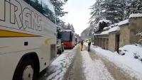Десетки превозни средства чакаха с часове да бъде почистен пътят за Витоша