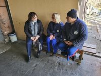 Министър Нинова посети изненадващо ВМЗ Сопот