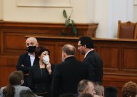 Реакциите в парламента след задочния спор между президента и премиера