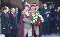 Вандалски акт в Скопие: Откъснаха трикольорните ленти от българските венци на гроба на Гоце Делчев (ВИДЕО)