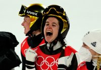 Урша Богатай грабна първата олимпийска титла в състезанията по ски скокове в Пекин