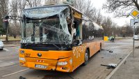 Катастрофа с автобус, кола и камион в София
