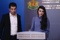 Премиерът Кирил Петков и началникът на кабинета му Лена Бориславова трябва да се явят на разпит в прокуратурата