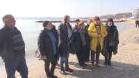 Ваксинираните жители на Забърдо отидоха на море по инициатива на кмета