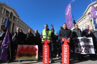Пожарникари и спасители блокираха центъра на София с искане за по-високи заплати