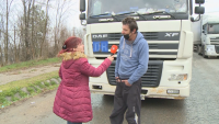 Украински шофьори на българската граница са притеснени за близките си в родината