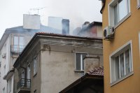 снимка 1 Две жертви след пожар в центъра на София, мъж е в тежко състояние (Снимки)