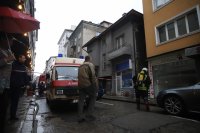 снимка 4 Две жертви след пожар в центъра на София, мъж е в тежко състояние (Снимки)