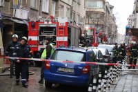 снимка 6 Две жертви след пожар в центъра на София, мъж е в тежко състояние (Снимки)
