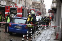снимка 10 Две жертви след пожар в центъра на София, мъж е в тежко състояние (Снимки)