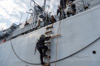 Кораби на ВМС провеждат тактически учения на море (Снимки)