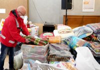 снимка 7 Стотици граждани носят дарения в БЧК за нуждаещите се в Украйна (СНИМКИ)
