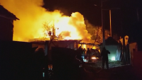 Спасителна операция в украинския град Житомир за издирването на оцелели след въздушна атака