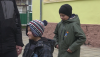Две деца, избягали от войната в Украйна, тръгнаха на училище в Бургас
