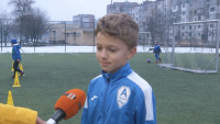 9-годишният Макс от Украйна вече е звезда във футболния отбор на Свищов