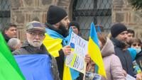 Протест срещу руската агресия в Украйна пред президентството