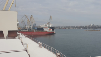 Двама от 17-те моряци, които бяха блокирани на кораба "Рожен", се прибраха в България