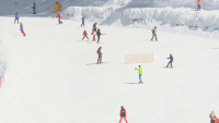 Банско удължава ски сезона заради необичайно студения март