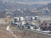 Верижна катастрофа затвори път Е-79 край Симитли (СНИМКИ)