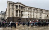 Граждани излязоха на протест пред Министерския съвет