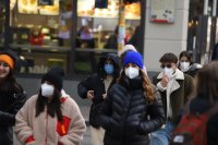 МЗ ще реши окончателно въпроса за носенето на маски