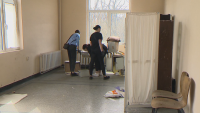 Бежанци и доброволци превръщат стара пловдивска болница в бежански център