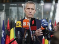 Външните министри от НАТО обсъждат в Брюксел още военна помощ да Украйна