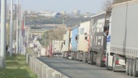 Заради опашките от камиони преди Дунав мост при Русе фирми готвят граждански протест