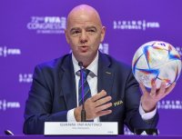 Инфантино отрече ФИФА да е предлагала провеждането на Мондиал през две години